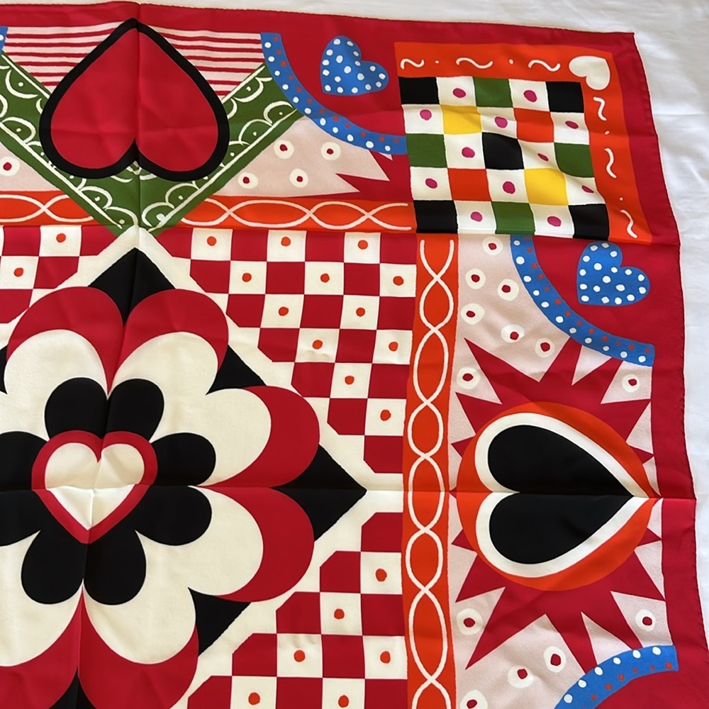 Moschino Boutique Silk Scarf Hearts Made in Italy NWT - Picture 7 of 9